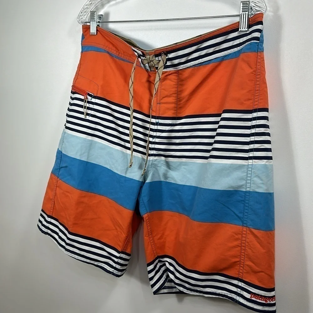 Patagonia printed Wavefarer board shorts 19” size 34. NWT